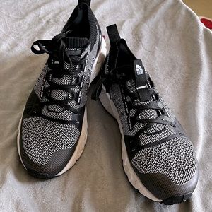 Northface women sneakers sz 7. Black and white. No box.